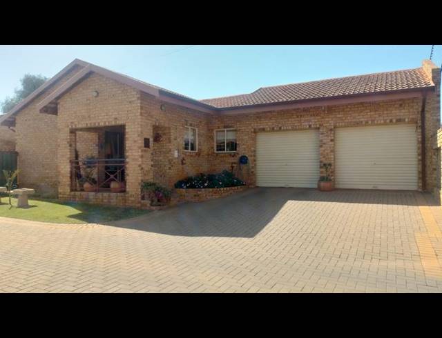 3 BEDROOM TOWNHOUSE FOR SALE IN GREENHILLS